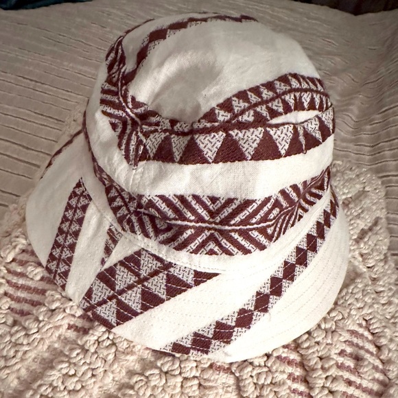 AERIE Bucket Hat - Picture 1 of 4